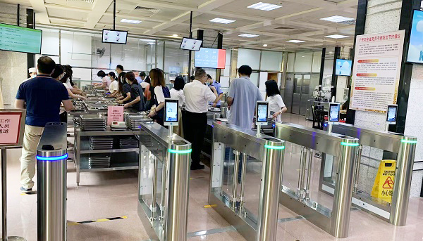 人臉識別技術應用!校園刷臉門禁系統 人臉識別技術應用!校園刷臉門禁系統